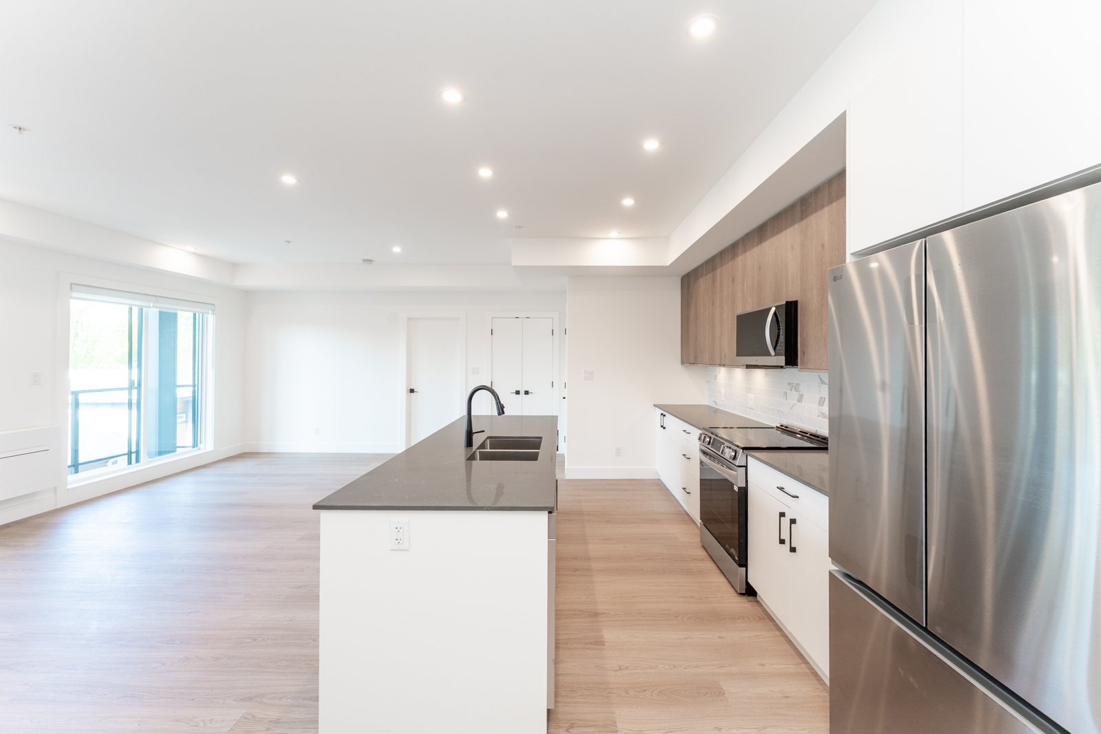 809 Arncote Avenue - 402