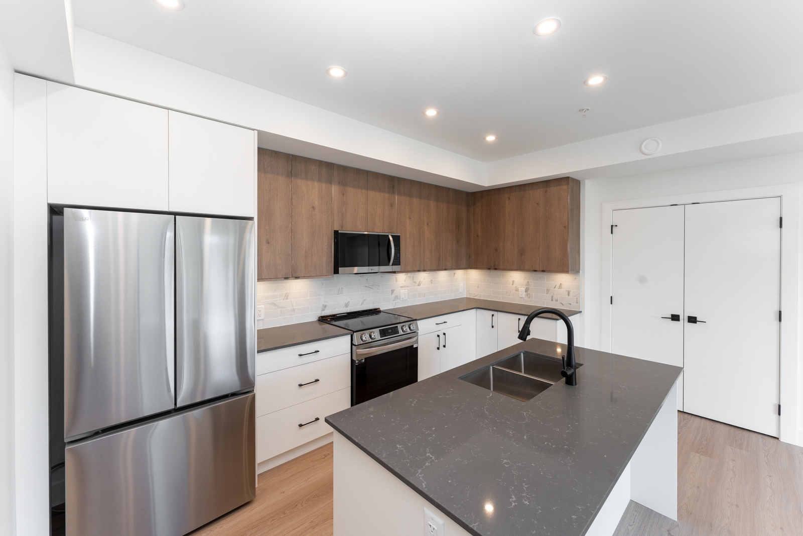 809 Arncote Avenue - 401